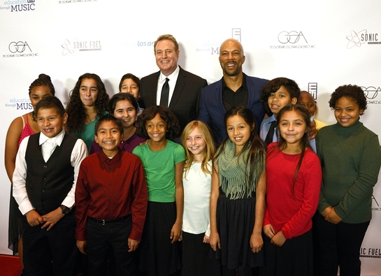 ETM-LA 2015 Shining Star Honoree, Randy Spendlove, and Grammy nominee, Common, pose with ETM-LA students