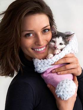 Flavia Lucini cozies up to Evan, an adorable adoptable kitten from the ASPCA Flavia Lucini cozies up to Evan, an adorable adoptable kitten from the ASPCA