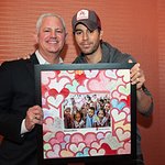 Kids Surprise Enrique Iglesias With Valentine Hearts