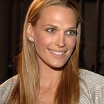 Molly Sims To Host Charity Fundraiser