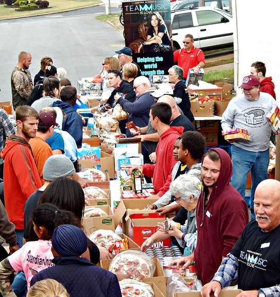 Martina McBride donated a truckload of food and had it delivered to Poplar Bluff 