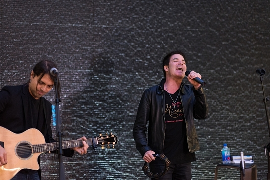 Pat Monahan, lead singer of GRAMMY-winning band Train performs at fund-raising event to launch new HomeAid LA chapter Pat Monahan, lead singer of GRAMMY-winning band Train performs at fund-raising event to launch new HomeAid LA chapter