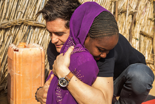 Orlando Bloom embraces fifteen-year-old Aïsha at her shelter in Diffa, Niger, Monday 20 February 2017