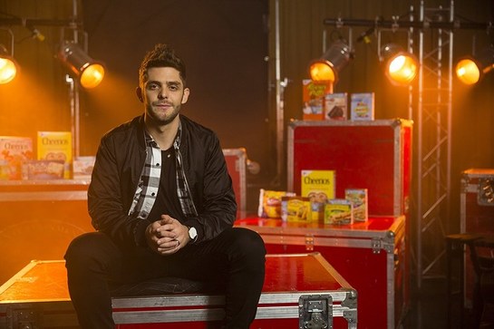 Thomas Rhett raises awareness for hunger