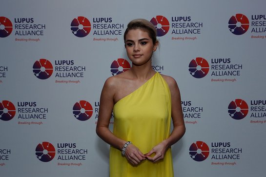Selena Gomez helps raise Lupus awareness at Lupus Research Alliance Breaking through Lupus Gala Selena Gomez helps raise Lupus awareness at Lupus Research Alliance Breaking through Lupus Gala