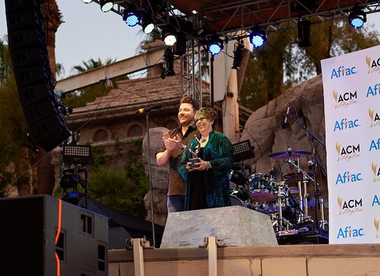 Chris Young presents Aflac ACM Lifting Lives Honoree Judith Pinkerton with her trophy