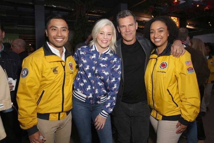 Elizabeth Banks (L) and Josh Brolin with City Year AmeriCorps members