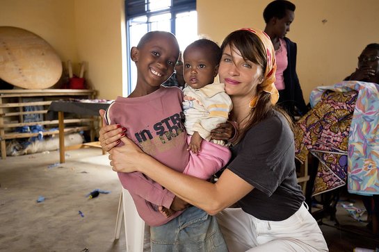 Helena Christensen visits Burundian refugees in Rwanda