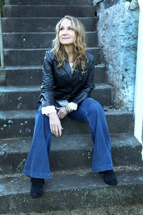 Joan Osborne to Perform at Sing Out for Seva