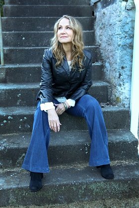 Joan Osborne to Perform at Sing Out for Seva Joan Osborne to Perform at Sing Out for Seva