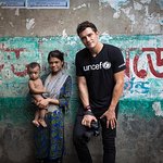 Orlando Bloom Meets Children Working in Bangladesh Slums in Powerful Installment of Photography Series