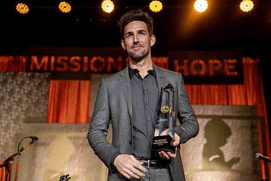 Jake Owen is the 2019 recipient of the Randy Owen Angels Among Us Award