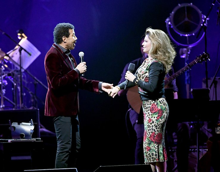 Lionel Richie Performs With Shania Twain