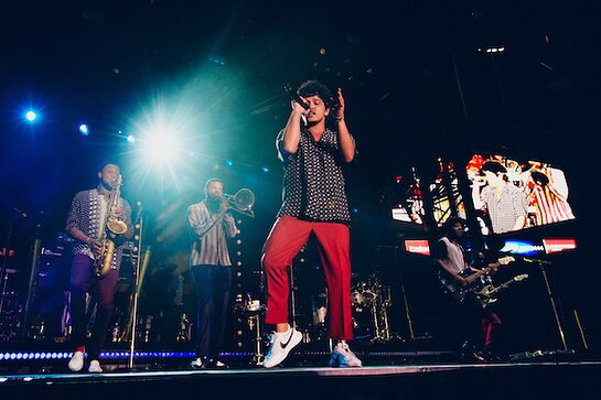 Bruno Mars Rocks 5th Anniversary Blue Diamond Gala