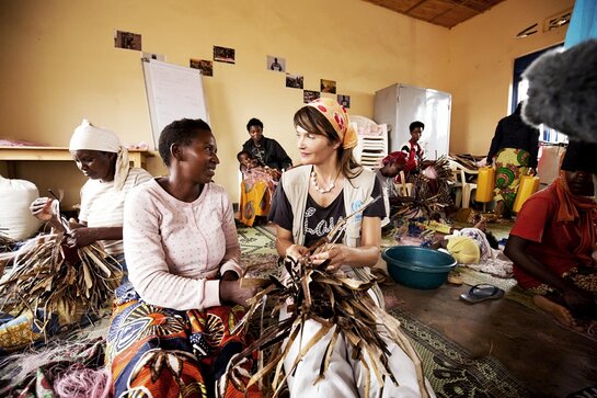 Helena Christensen visits with Burundian refugees in Rwanda