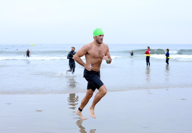 Scott Eastwood Takes Part in Nautica Malibu Triathlon
