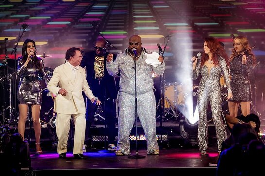 CeeLo Green Performs at Gateway for Cancer Research Cures Gala CeeLo Green Performs at Gateway for Cancer Research Cures Gala