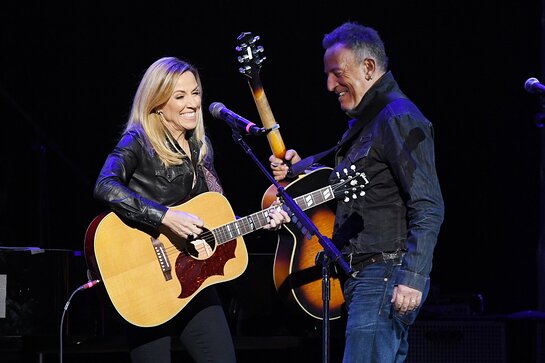Sheryl Crow and Bruce Springsteen Perform at Stand Up for Heroes Sheryl Crow and Bruce Springsteen Perform at Stand Up for Heroes