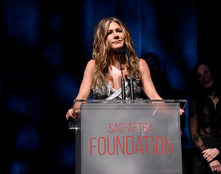 Jennifer Aniston receives the Artists Inspiration Award