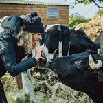 Leona Lewis, Hopefield Animal Sanctuary and Humane Society International Promote Plant-Based Eating