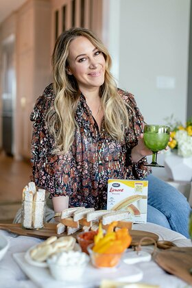 haylie Duff encourages consumers to host Dip and Donate parties