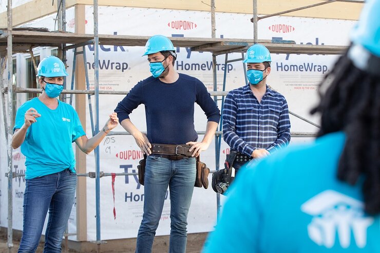 Drew and Jonathan Scott lead Habitat for Humanity build