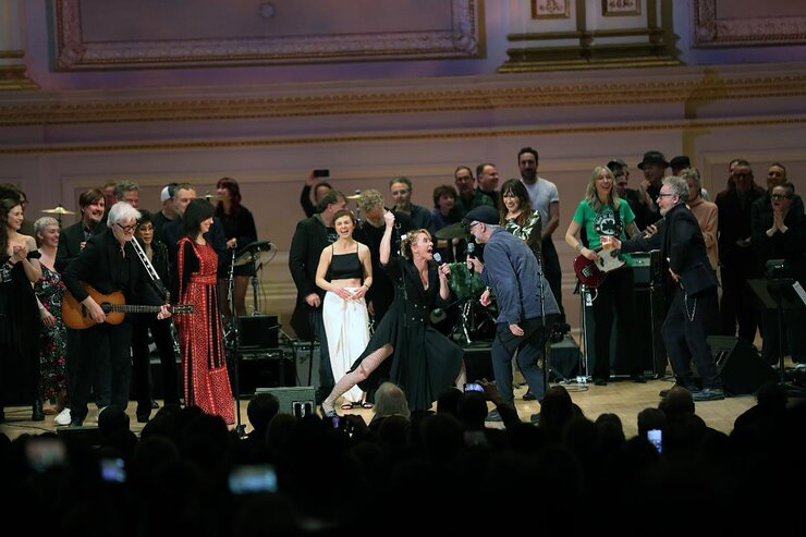 Amanda Palmer and Billy Bragg Perform at tribute to Sinead O’Connor and Shane MacGowan