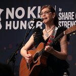 Lisa Loeb Performs at No Kid Hungry Dinner