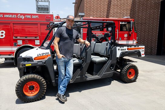 Josh Duhamel made a surprise visit to Los Angeles Fire Department Station 88, rolling in with a powerful gift Josh Duhamel made a surprise visit to Los Angeles Fire Department Station 88, rolling in with a powerful gift