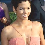 Halle Berry To Host Imagine Cocktail Party