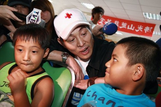 Jet Li - Disaster relief in wake of Morakot