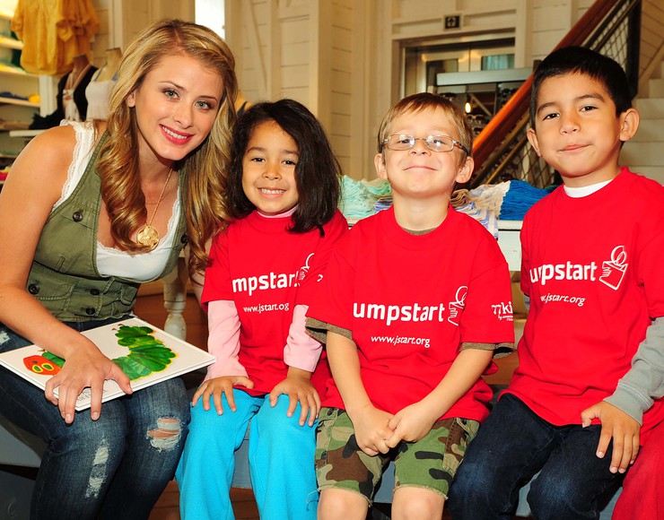 Lo Bosworth supports Read for the Record