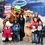 American Idol Star Helps Deliver Toys For Christmas