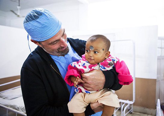 Matthew Fox volunteers in India