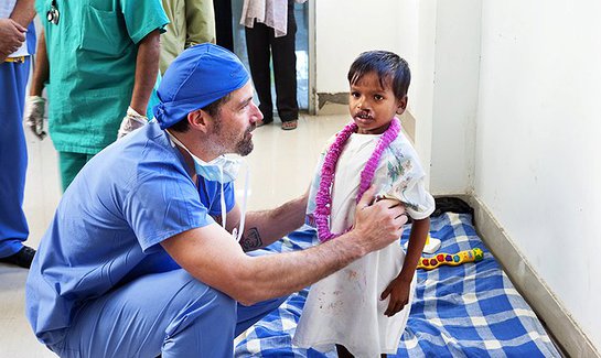 Matthew Fox volunteers in India