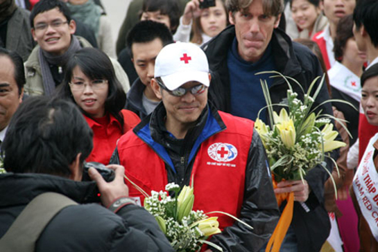 Jet Li Volunteers in Vietnam