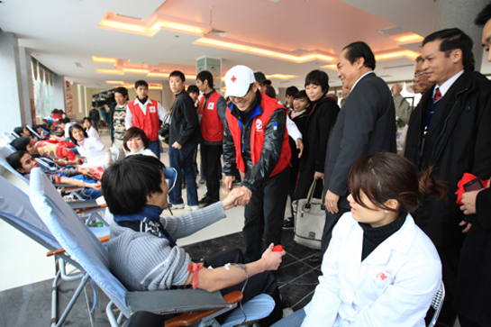 Jet Li Volunteers in Vietnam