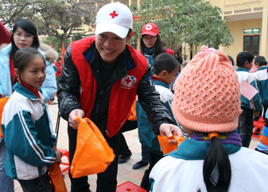 Jet Li Volunteers in Vietnam