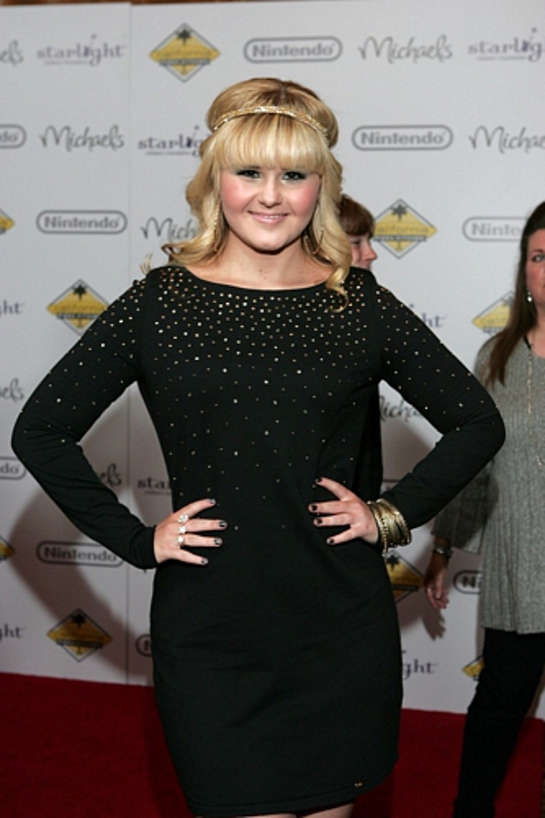 Ashlee Keating Attends Stellar Night 2011