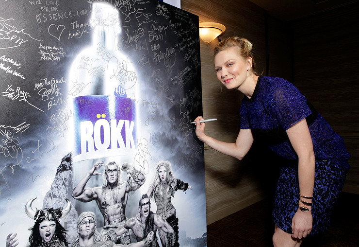 Kirsten Dunst signing ROKK photo