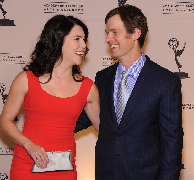 Lauren Graham (in Michael Kors) and Peter Krause