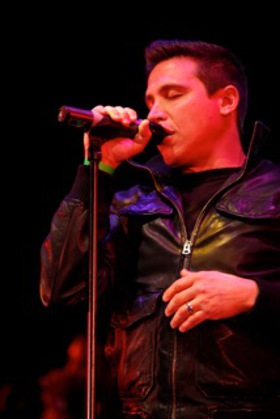 Erik Palladino sings Roadhouse Blue - photo by Joe Scarnici of Wire Image