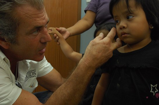 Mel Gibson Helps Mending Kids International