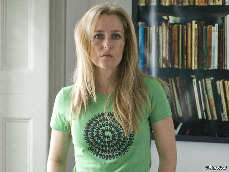 Gillian Anderson models a T-shirt designed by Richard Long 