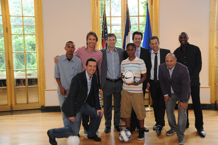 Steve Nash, Simone Sandri (NBA TV), Lawrence Caan, Antonin Boudry, Kenneth Cole, Venanzio Ciampa and Premier League player Emerson with Street Soccer USA players