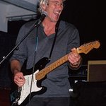Richard Gere To Auction Guitar Collection For Charity