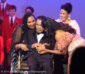 Maryum & Hana Ali congratulate their father Muhammad Ali