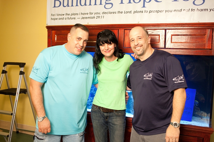 Pauley Perrette flanked by Wayde King (left) and Brett Raymer (right), stars of the Animal Planet series Tanked