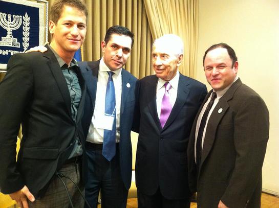 OneVoice Israel Executive Director Tal Harris, OneVoice Founder Daniel Lubetzky, President Shimon Peres, and OneVoice Entertainment Council member Jason Alexander