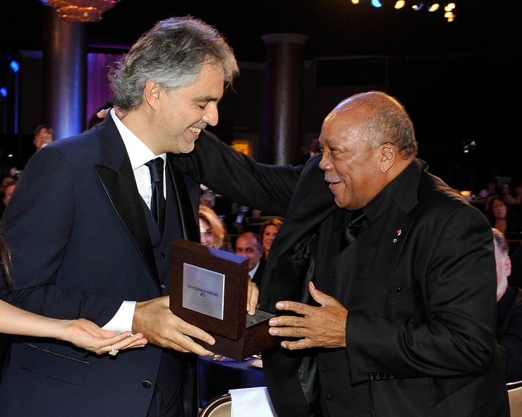 Andrea Bocelli Presents Award To Quincy Jones